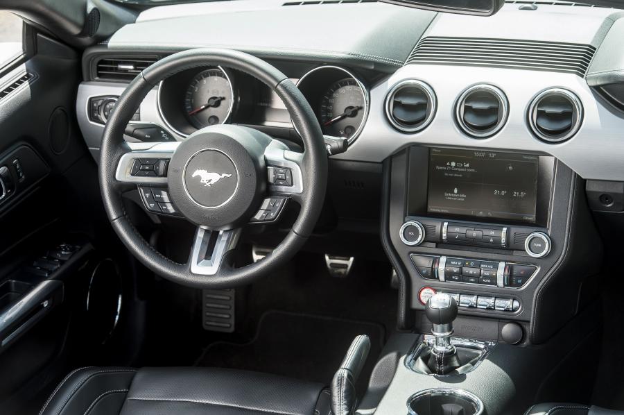  Ford Mustang GT Convertible 2015 года  (EU) (фото 22 из 32)